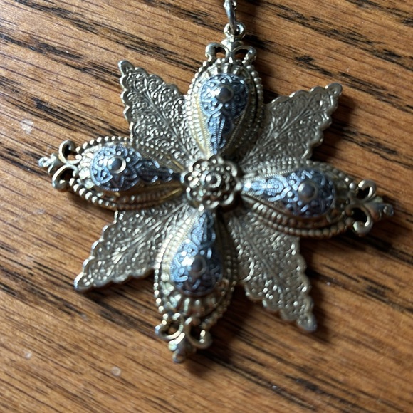 1928 Gold tone Necklace Silver Star Statement - Picture 2 of 4